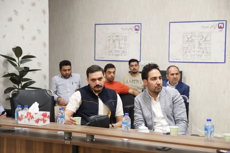 جلسه مدیرعامل با پیمانکاران نیایش