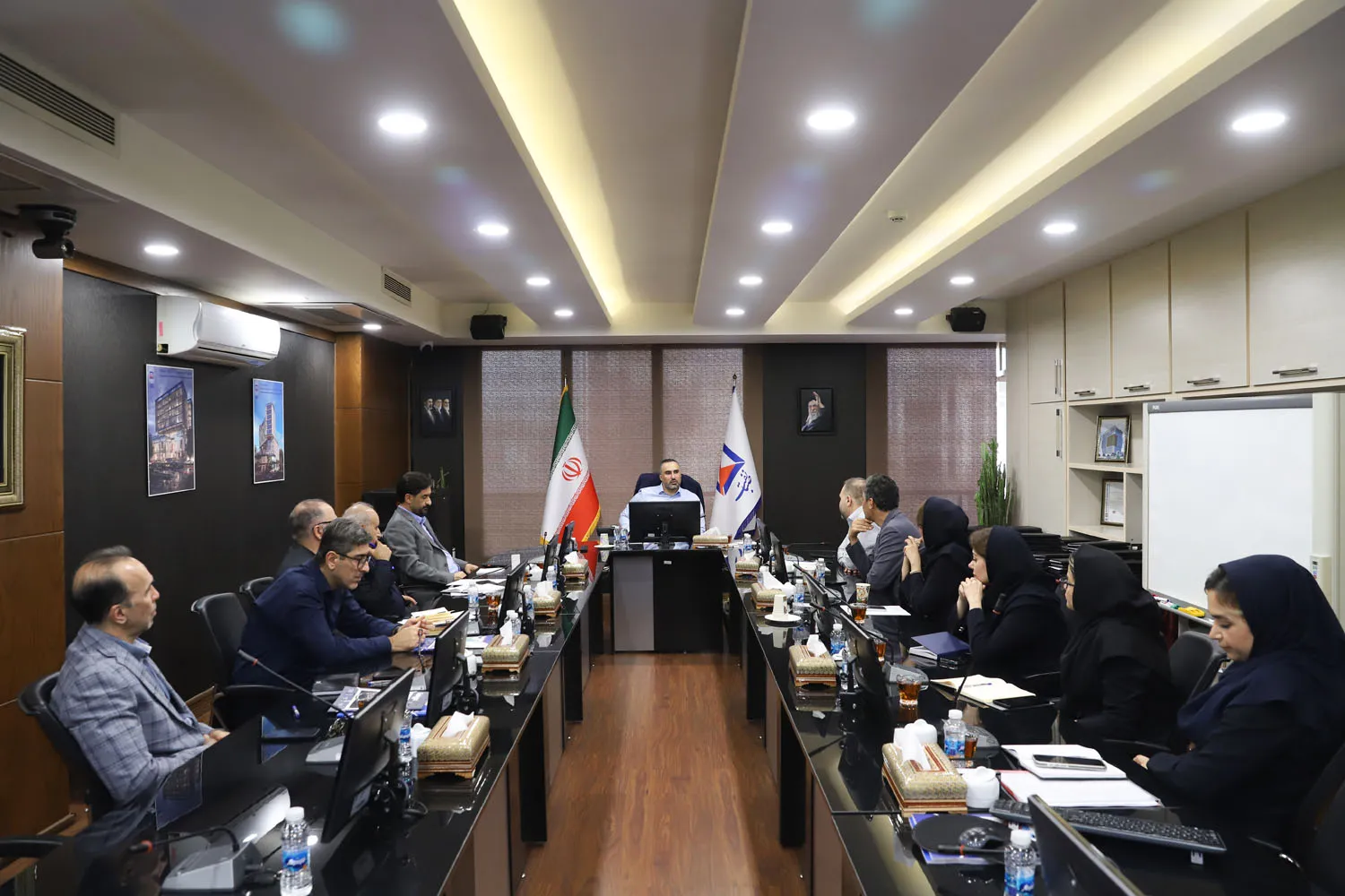 جلسه مدیرعامل با مدیران پروژه