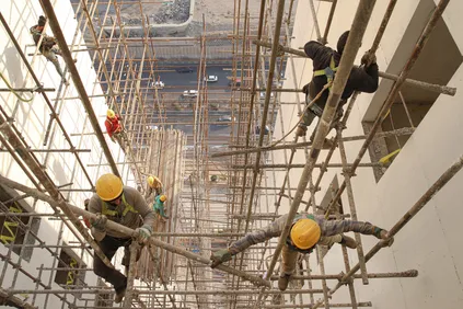 اتمام عملیات اجرایی نما و جمع‌آوری داربست‌های پروژه مسکونی نیایش
