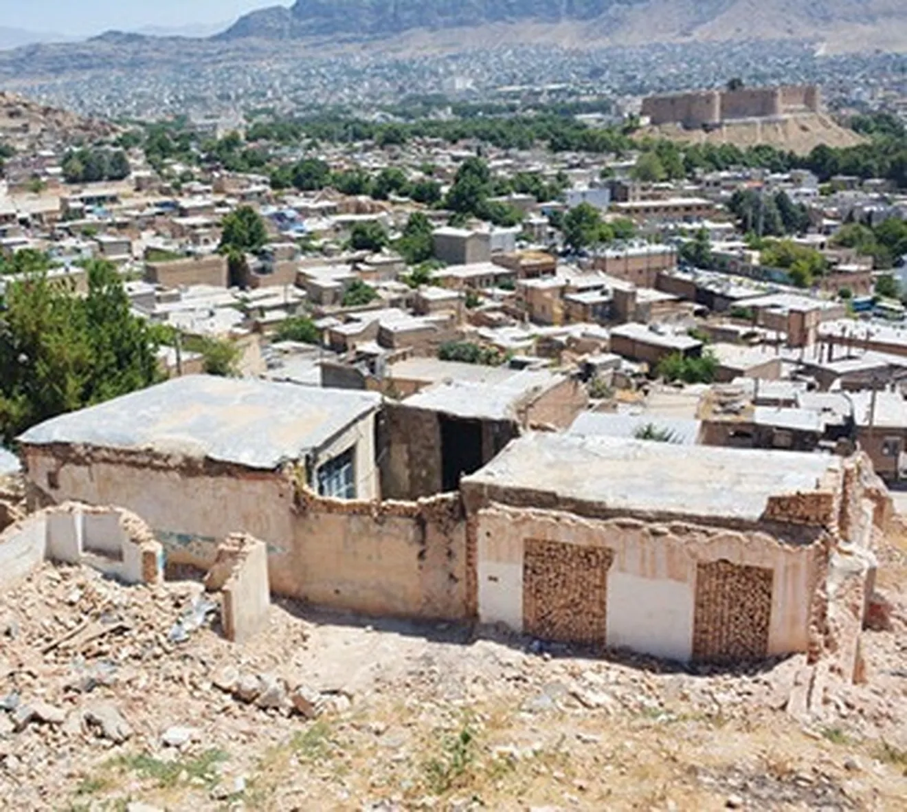 سکونتگاه‌های غیررسمی به مالکین اعیانی واگذار می‌شود